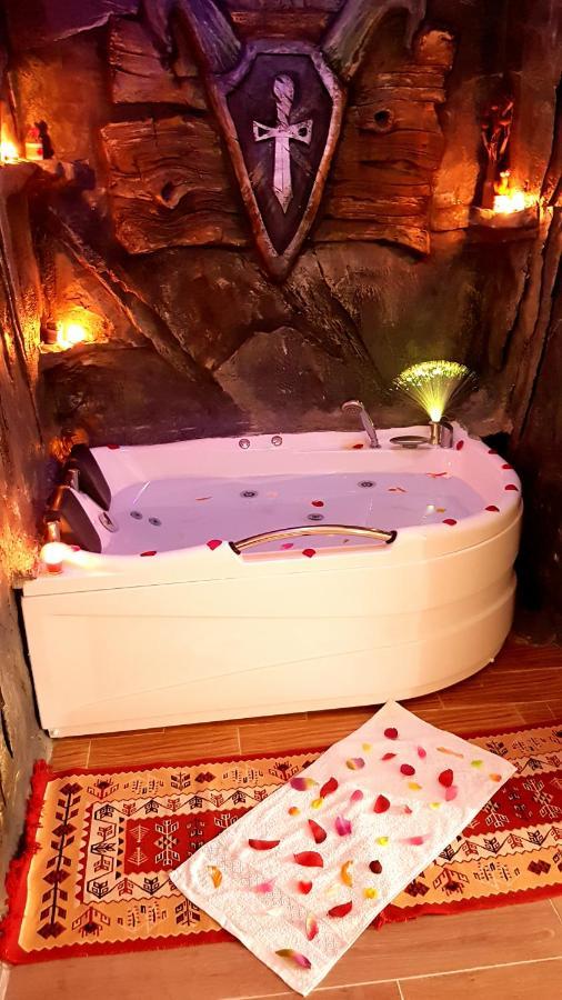 Pensiunea Dracula & Spa Căpăţîneni-Ungureni Dış mekan fotoğraf