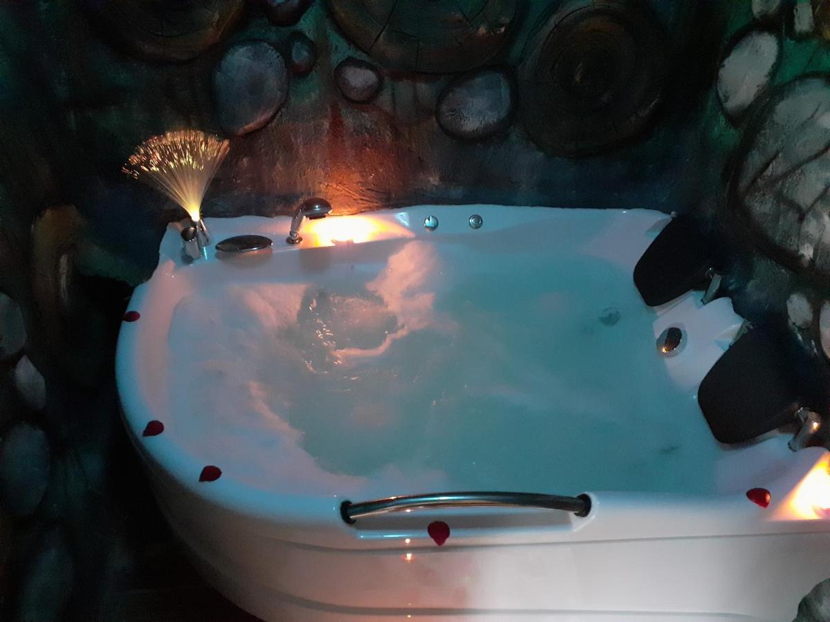 Pensiunea Dracula & Spa Căpăţîneni-Ungureni Dış mekan fotoğraf