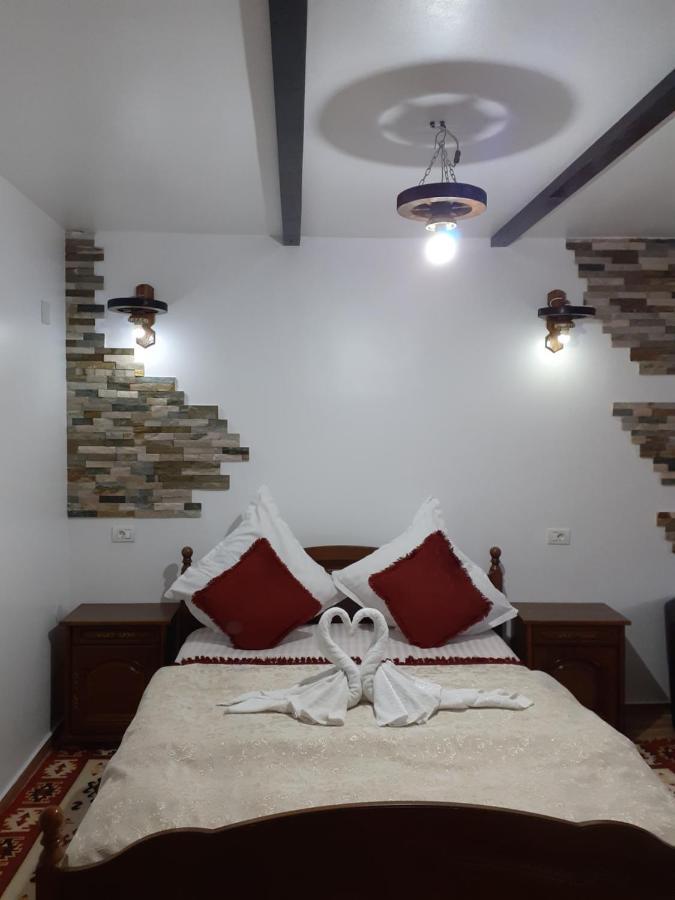 Pensiunea Dracula & Spa Căpăţîneni-Ungureni Dış mekan fotoğraf