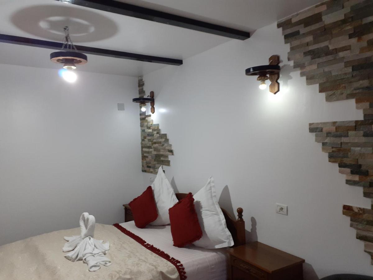 Pensiunea Dracula & Spa Căpăţîneni-Ungureni Dış mekan fotoğraf