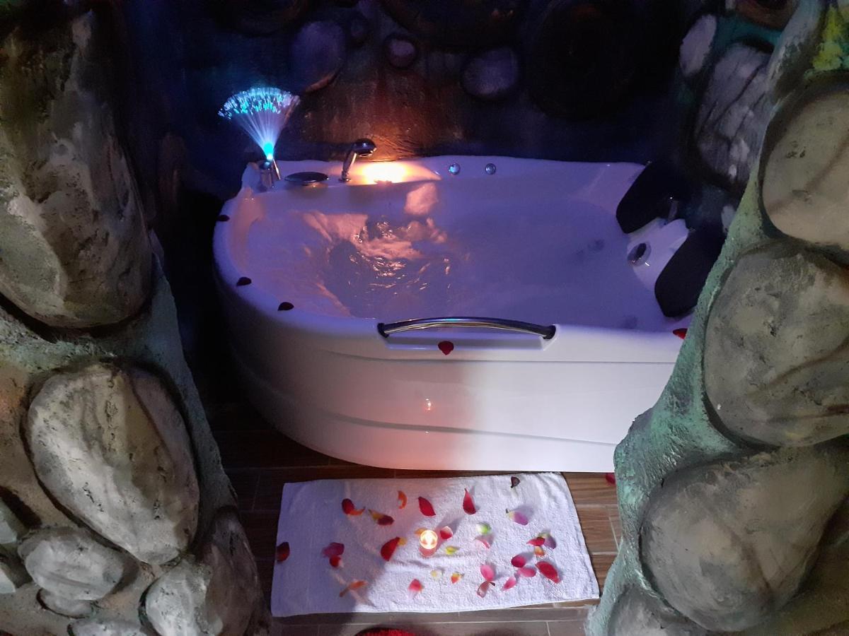 Pensiunea Dracula & Spa Căpăţîneni-Ungureni Dış mekan fotoğraf