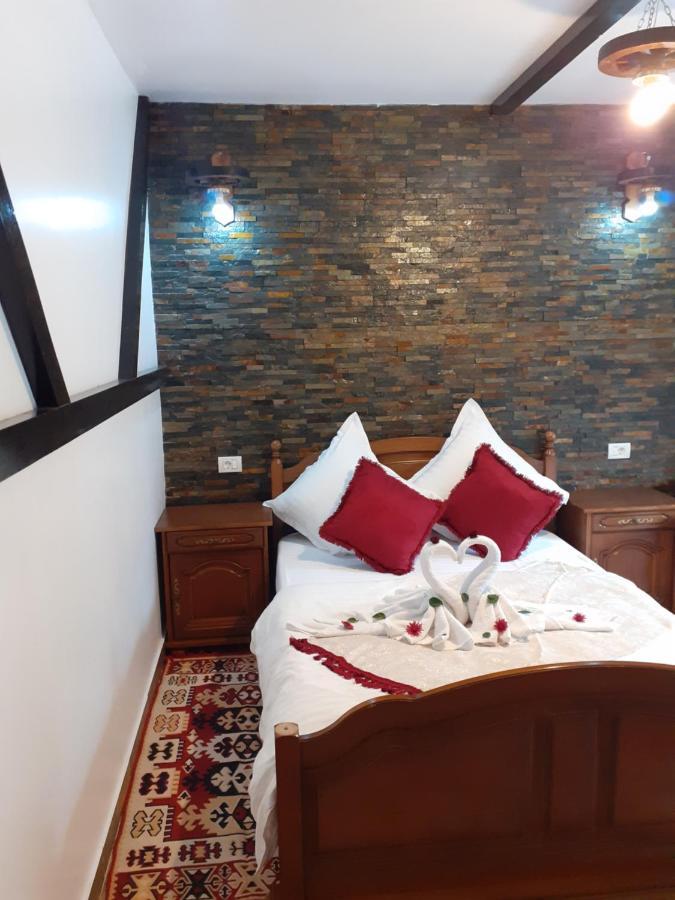 Pensiunea Dracula & Spa Căpăţîneni-Ungureni Dış mekan fotoğraf