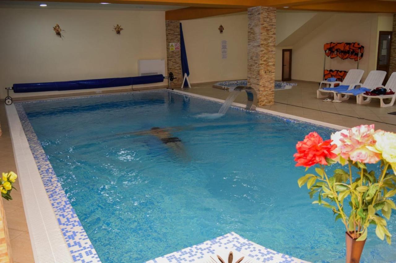 Pensiunea Dracula & Spa Căpăţîneni-Ungureni Dış mekan fotoğraf