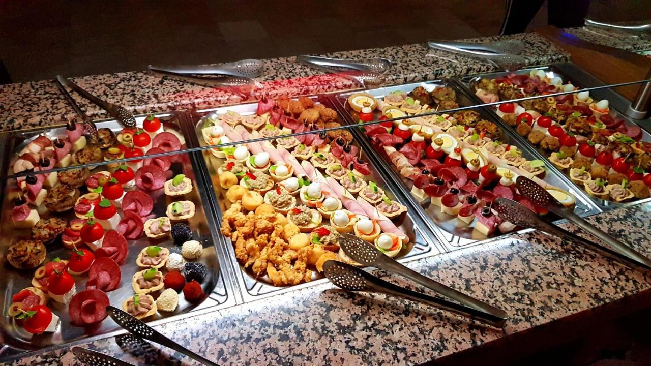 Pensiunea Dracula & Spa Căpăţîneni-Ungureni Dış mekan fotoğraf