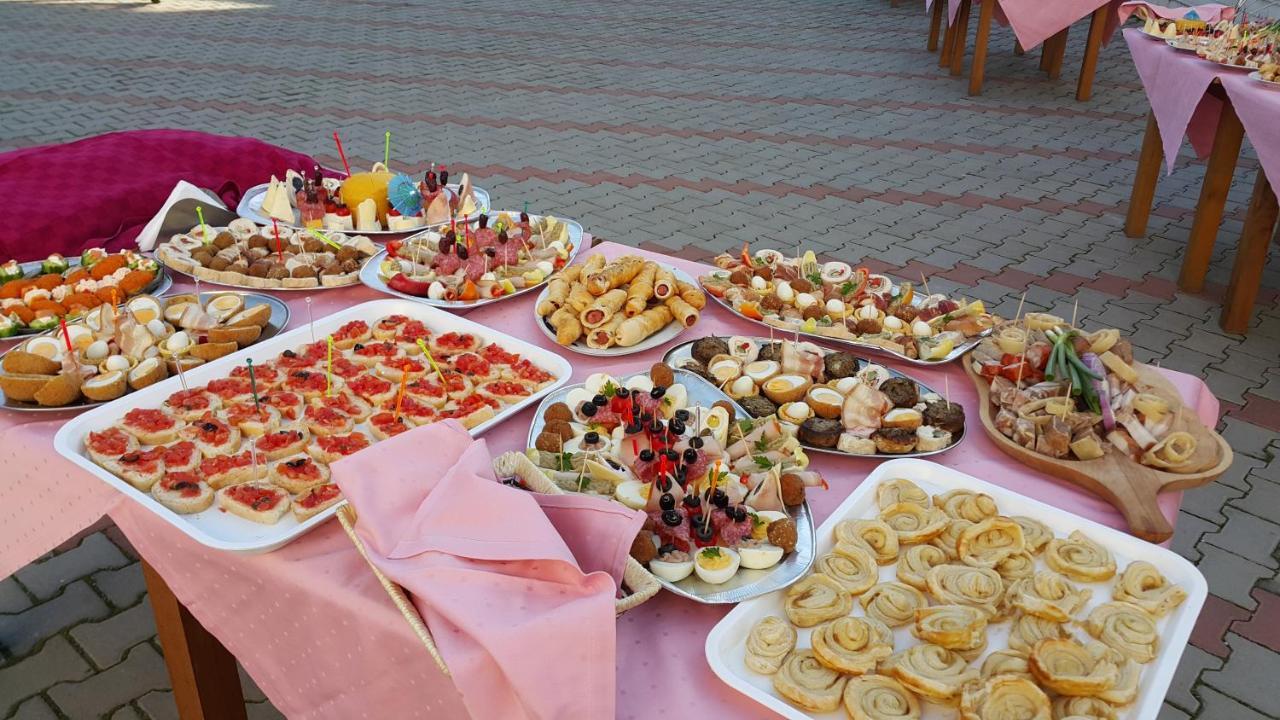 Pensiunea Dracula & Spa Căpăţîneni-Ungureni Dış mekan fotoğraf